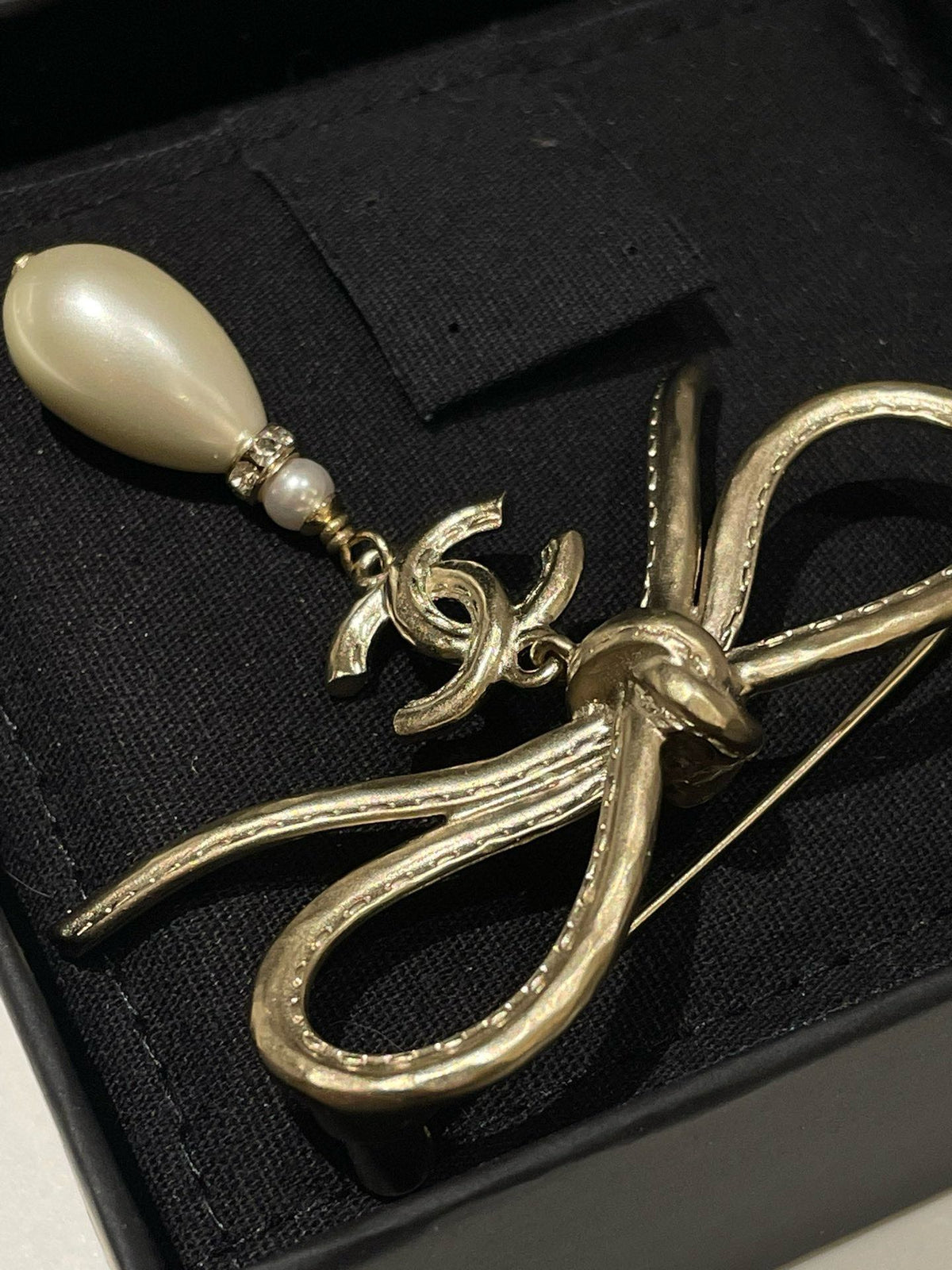 New Chanel 22S Bow Tie Brooch Gold Pearl Brooch #13596