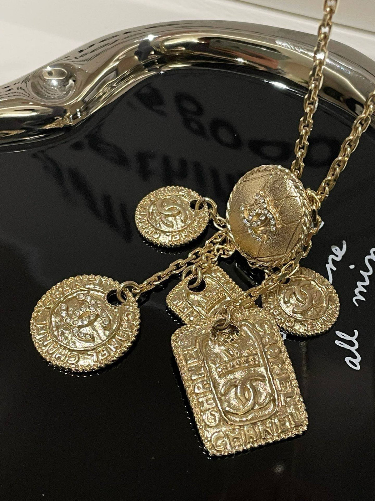 New Chanel 21A Coin Plate Necklace Gold Pendant Jewelry