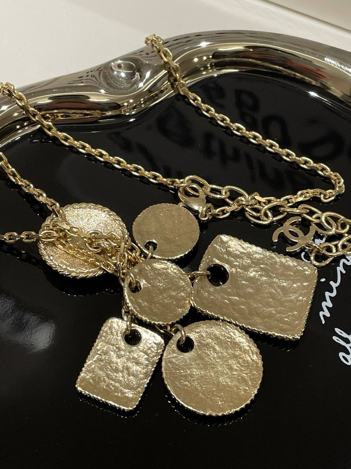 New Chanel 21A Coin Plate Necklace Gold Pendant Jewelry