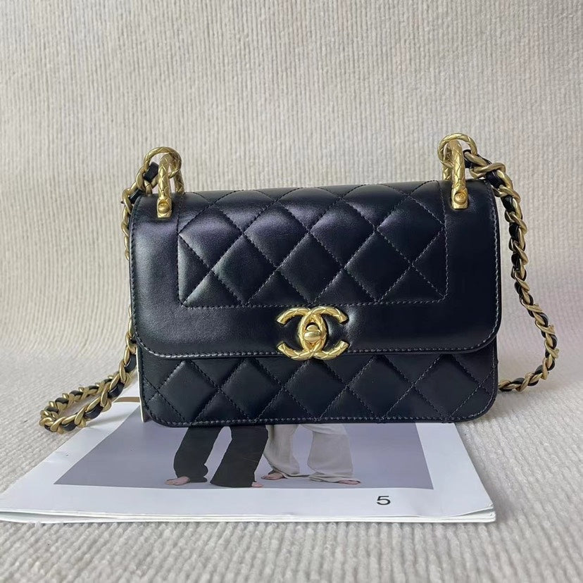 Chanel Classic Quilted Black Leather Shoulder Bag 5020704