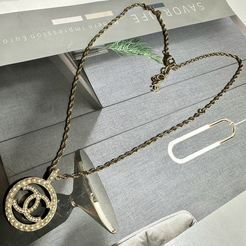 Preloved Chanel Classic Gold Pendant Necklace