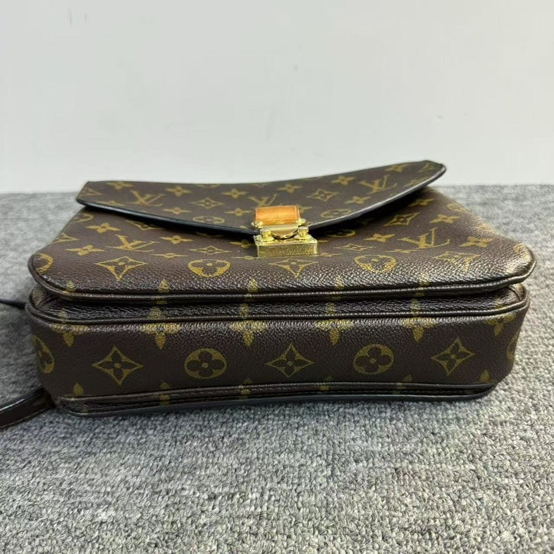 Preloved LV Louis Vuitton Monogram Metis Crossbody Bag in Brown