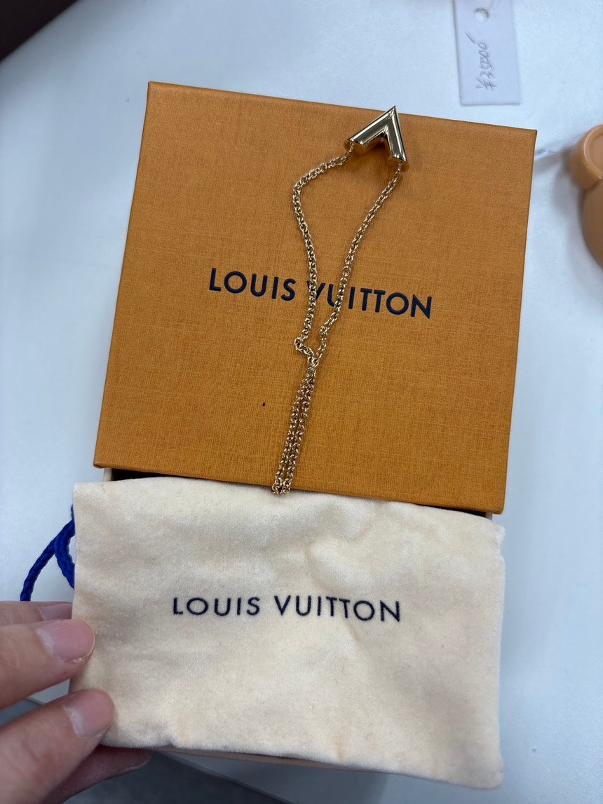 LV Necklace Essential V Gold Pendant Necklaces