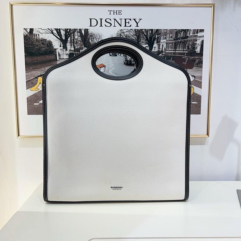 Preloved Burberry x Disney Printed Leather Crossbody Bag in Multicolor