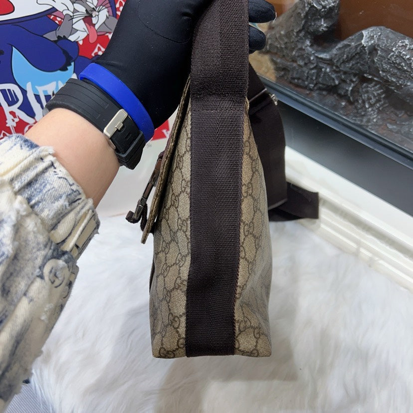 Preloved Gucci GG Supreme Messenger Beige Crossbody Bag