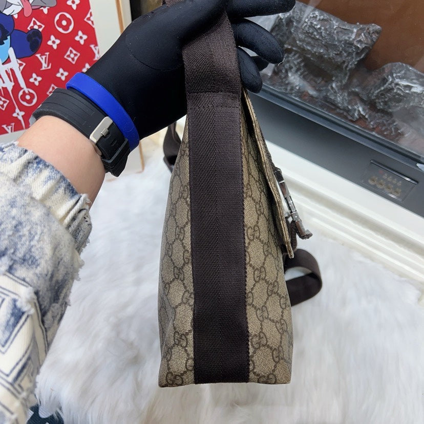 Preloved Gucci GG Supreme Messenger Beige Crossbody Bag