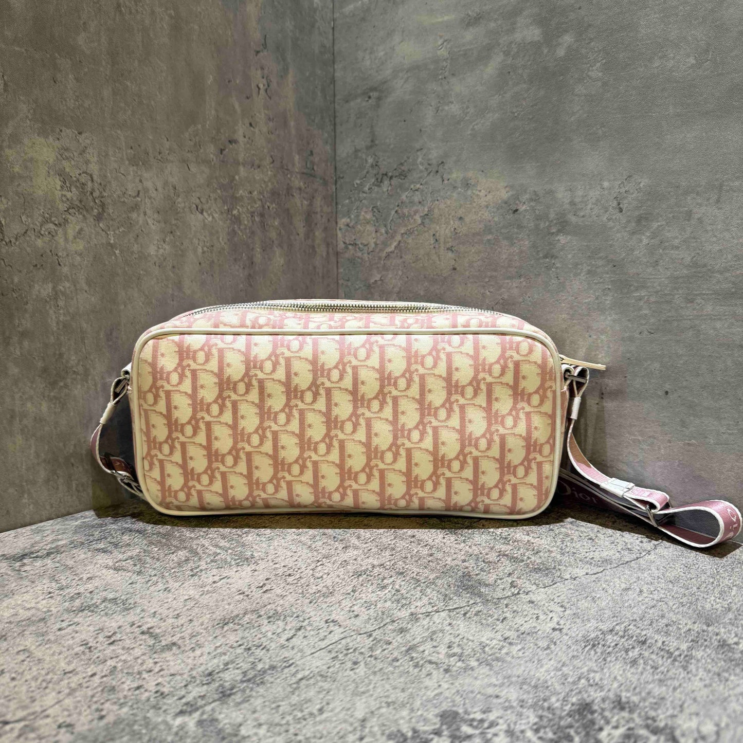 🛒Preloved Dior crossbody camera bag