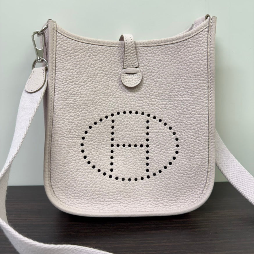 Hermès Evelyne TPM Crossbody Stamp W 2024 Taurillon Maurice Mauve Pale Bag