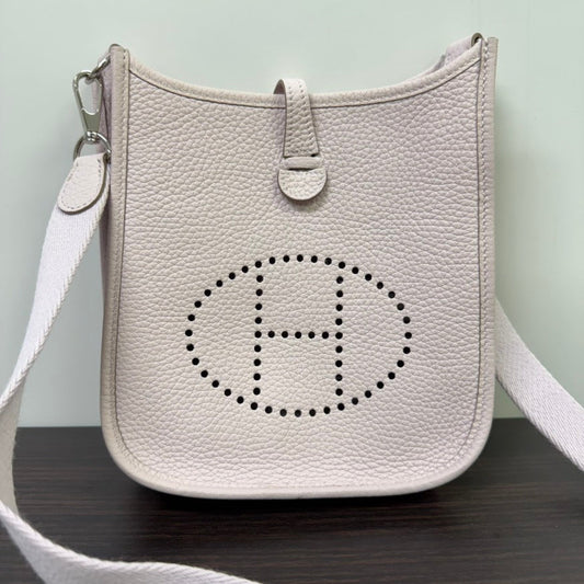 Hermès Evelyne TPM Crossbody Stamp W 2024 Taurillon Maurice Mauve Pale Bag