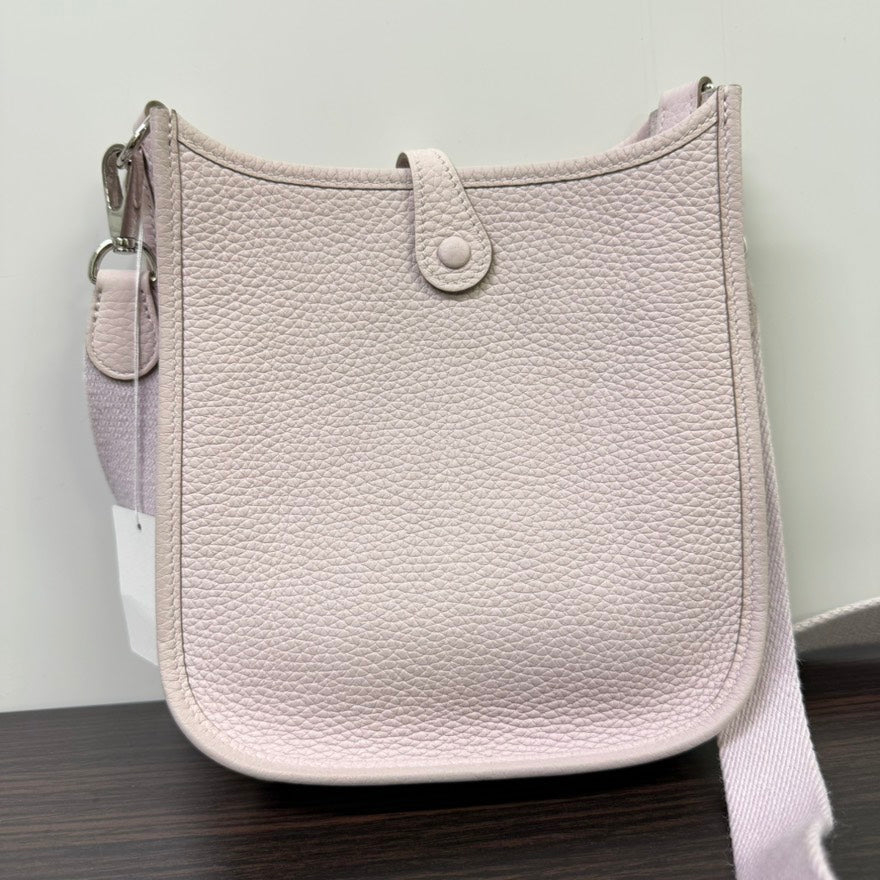 Hermès Evelyne TPM Crossbody Stamp W 2024 Taurillon Maurice Mauve Pale Bag