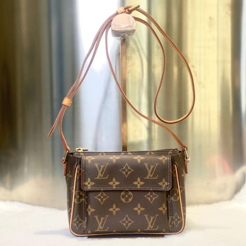 Preloved LV crossbody bag 3365