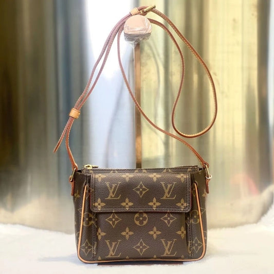Preloved LV crossbody bag 3365
