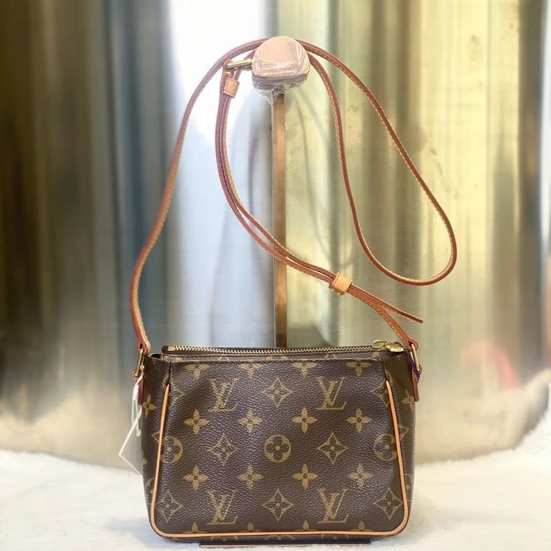 Preloved LV crossbody bag 3365