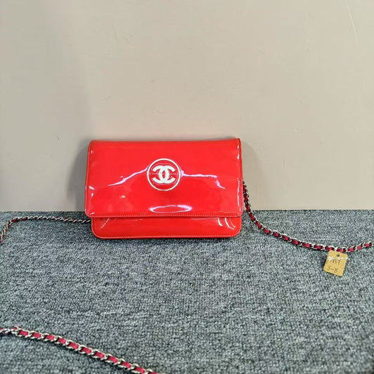 Chanel Vintage Patent Leather Red Crossbody Bag Preloved MY3-8