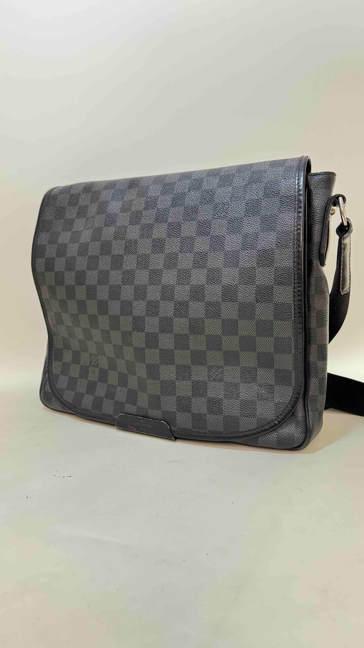 Preloved Louis Vuitton Damier Graphite Canvas Crossbody Bag - Black Checkered