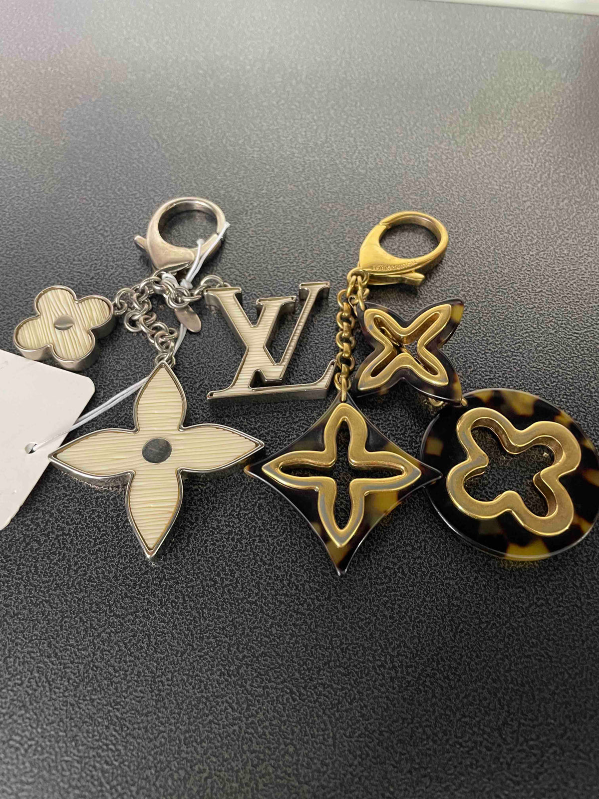 💓bundle  LV cherries bag with 2 lv charms(13527276)