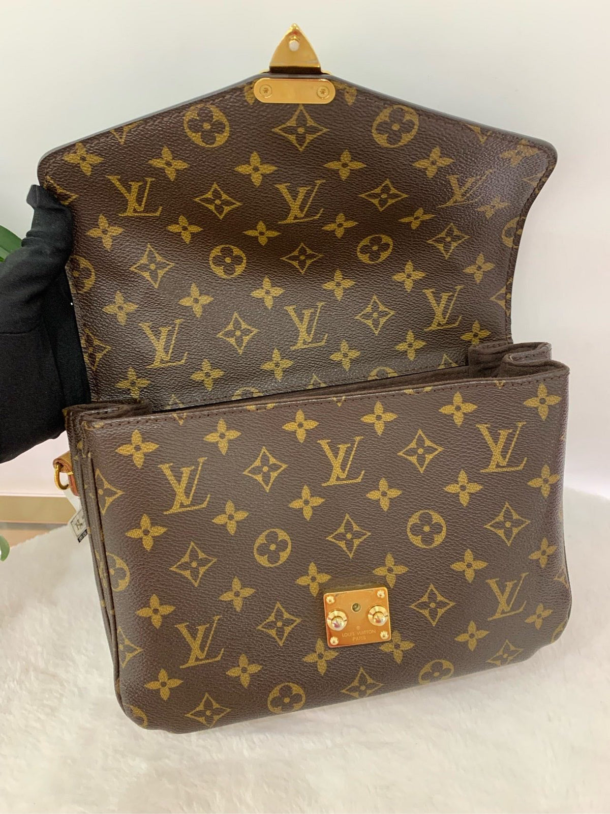 LV Classic Métis 2015 Monogram Canvas Messenger Bag in Brown