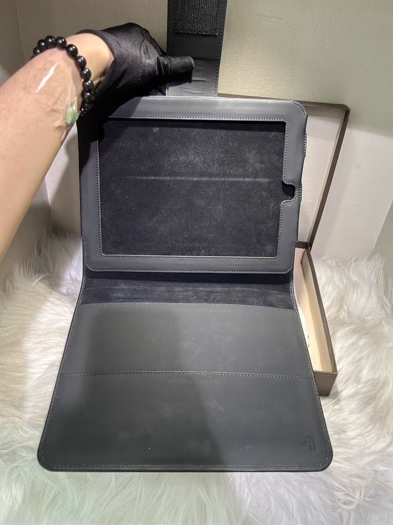 GUCCI GG Black Leather iPad Bag - Messenger Style