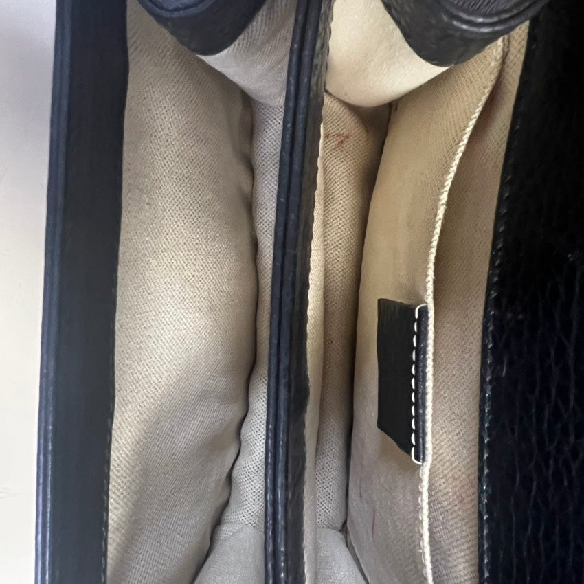 Gucci bag(s)