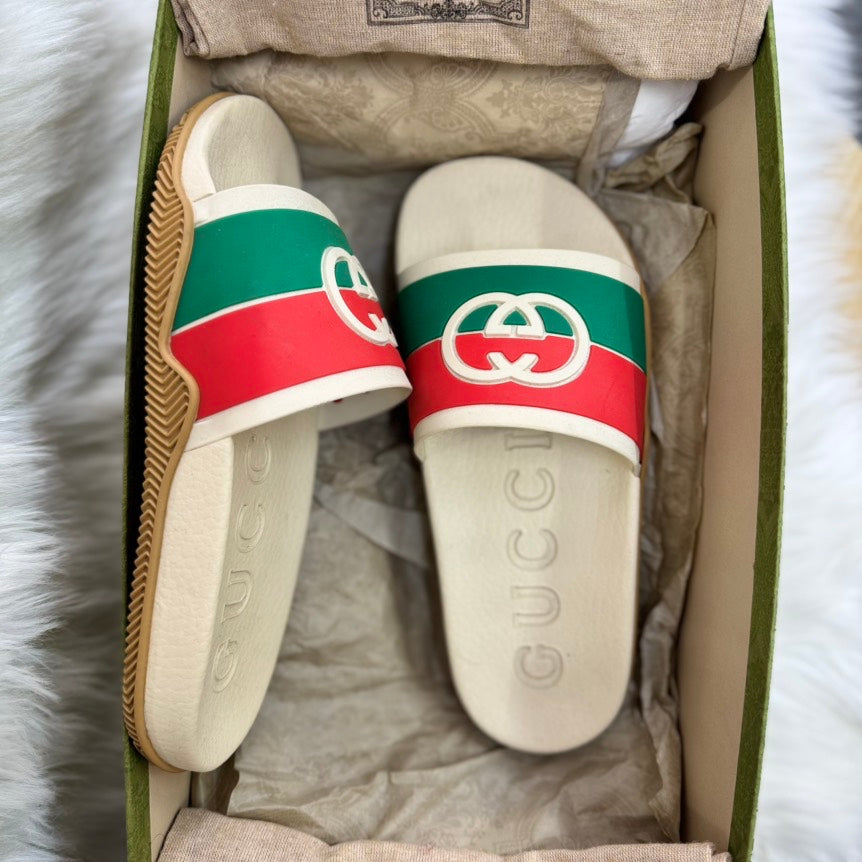 Un - Gucci Slides .cm
