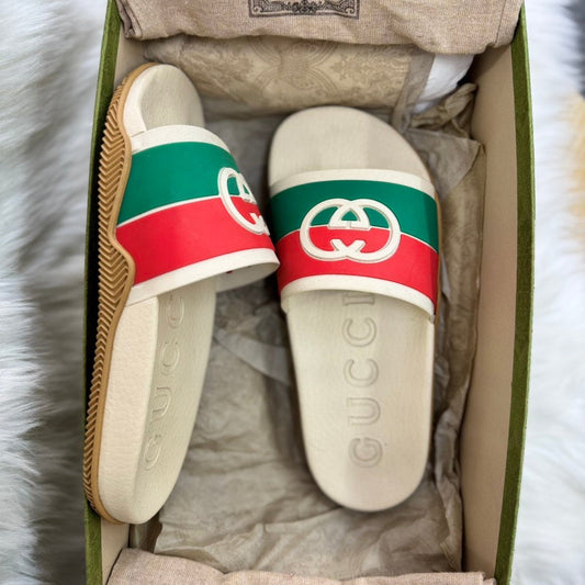 Un - Gucci Slides .cm