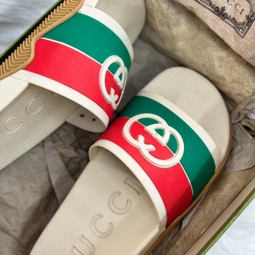 Un - Gucci Slides .cm