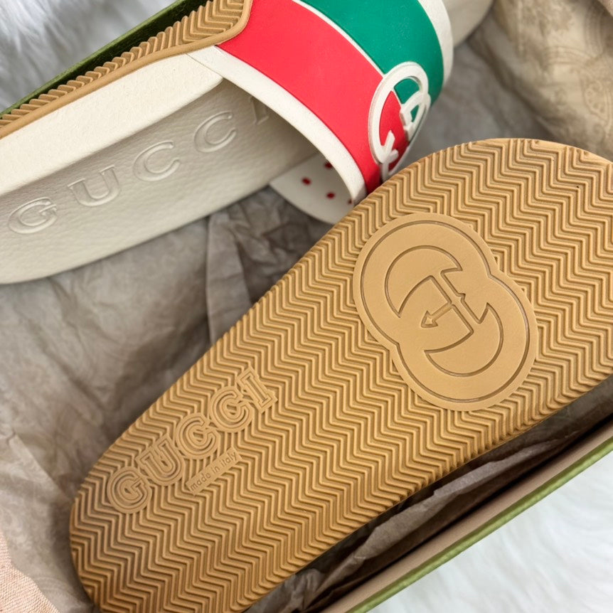 Un - Gucci Slides .cm