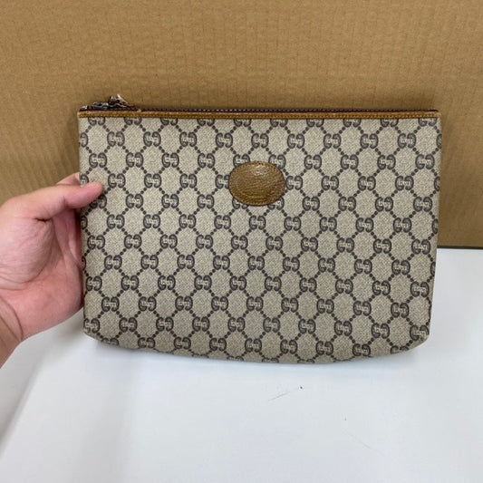 Gucci clutch bag E