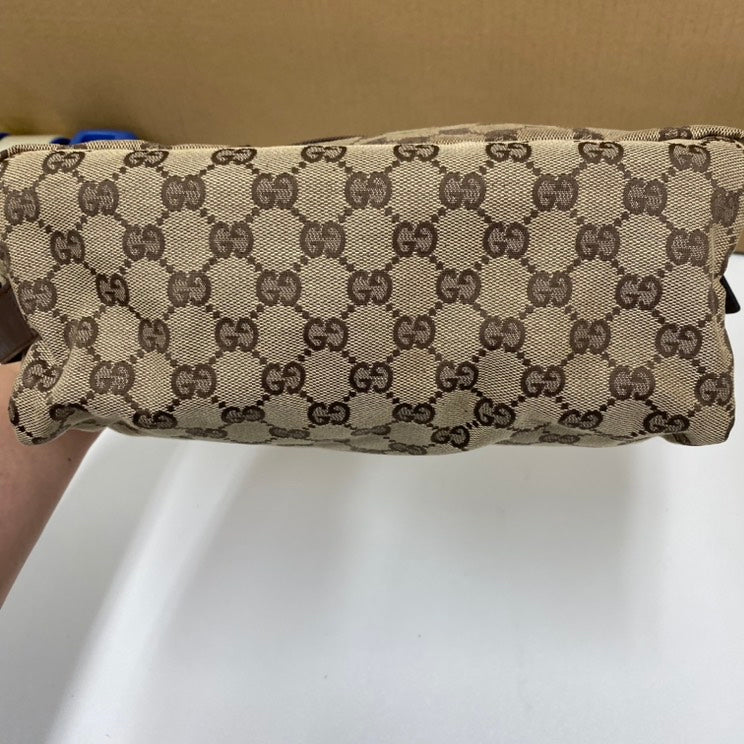 Gucci pouch bag E