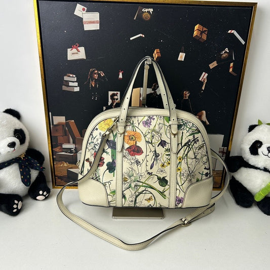 ❤️New pre loved Gucci Shell bag White flower()