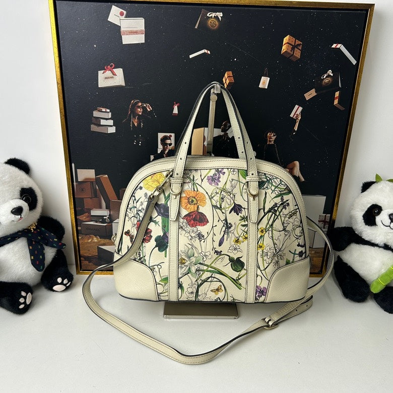 ❤️New pre loved Gucci Shell bag White flower()