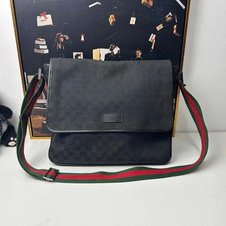 🤵New pre loved Gucci Canvas messenger bag()