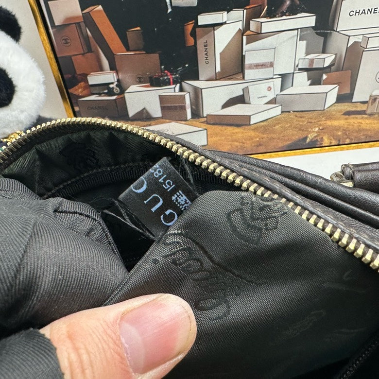 🕺New  pre loved Gucci Carry a briefcase()