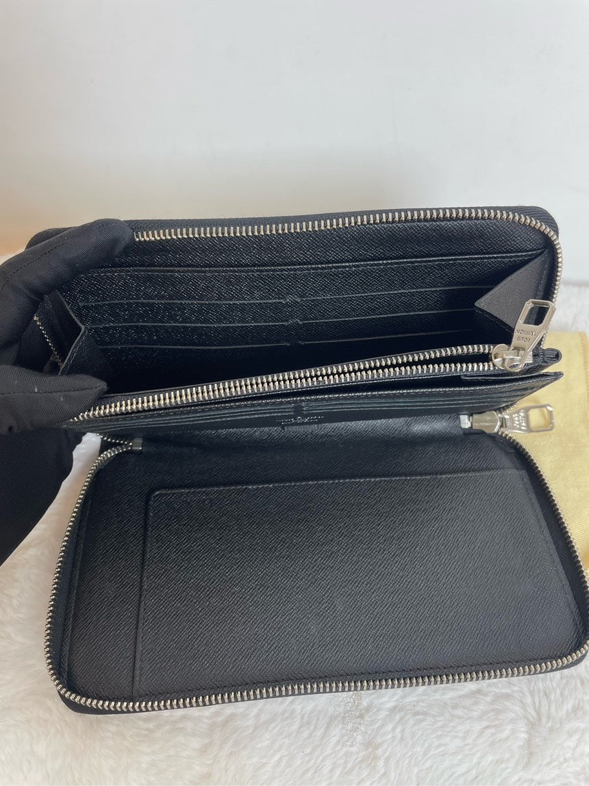 Preloved LV Wallet