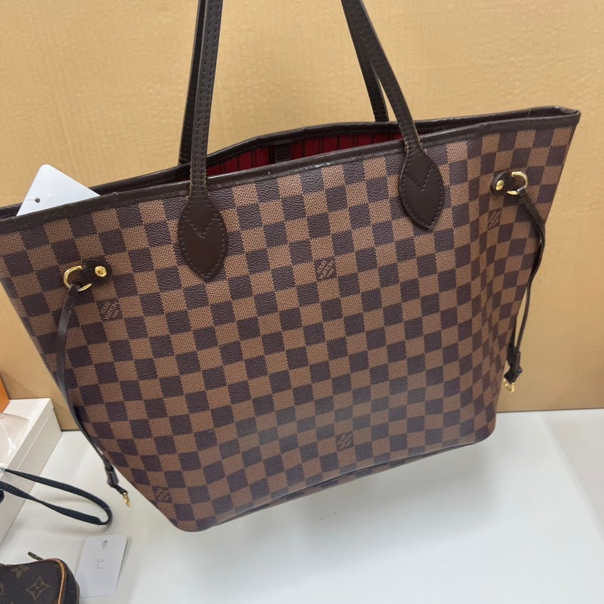 Preloved LV neverfull M size (bit better condition) E9975