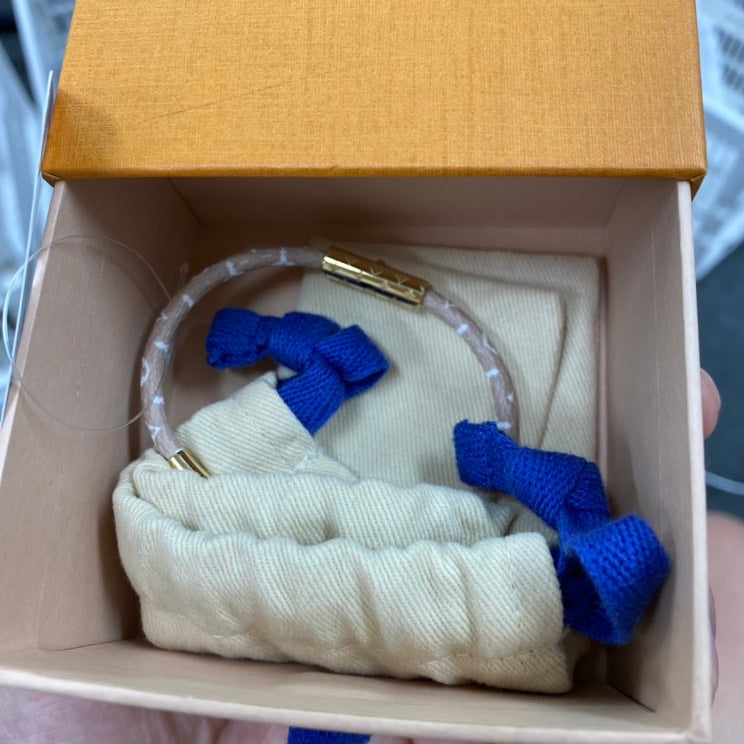 Preloved Lv bracelet full set E8822