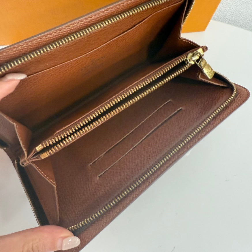 Preloved LV Monogram Zippy Wallet FM0494