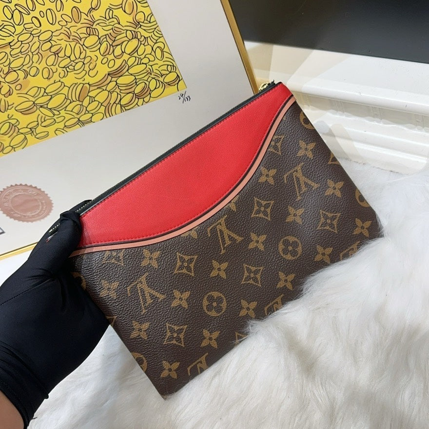 Preloved LV clutch