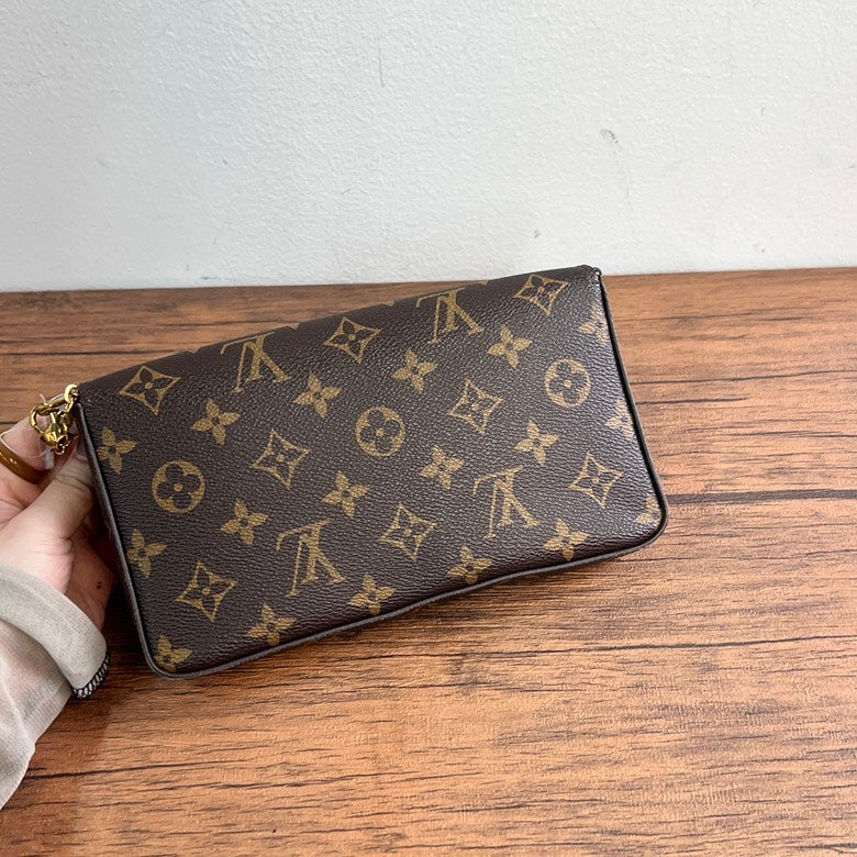 Preloved LV Monogram leather Shoulder Bag 1163