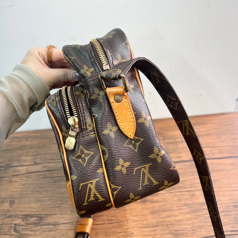 Preloved LV Monogram Leather Shoulder Bag