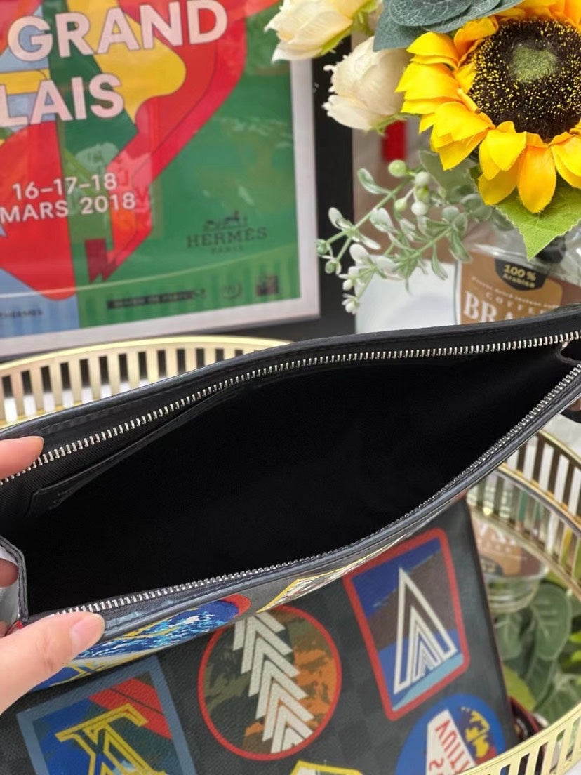 Preloved Louis Vuitton Clutch 27*21*3cm 01787