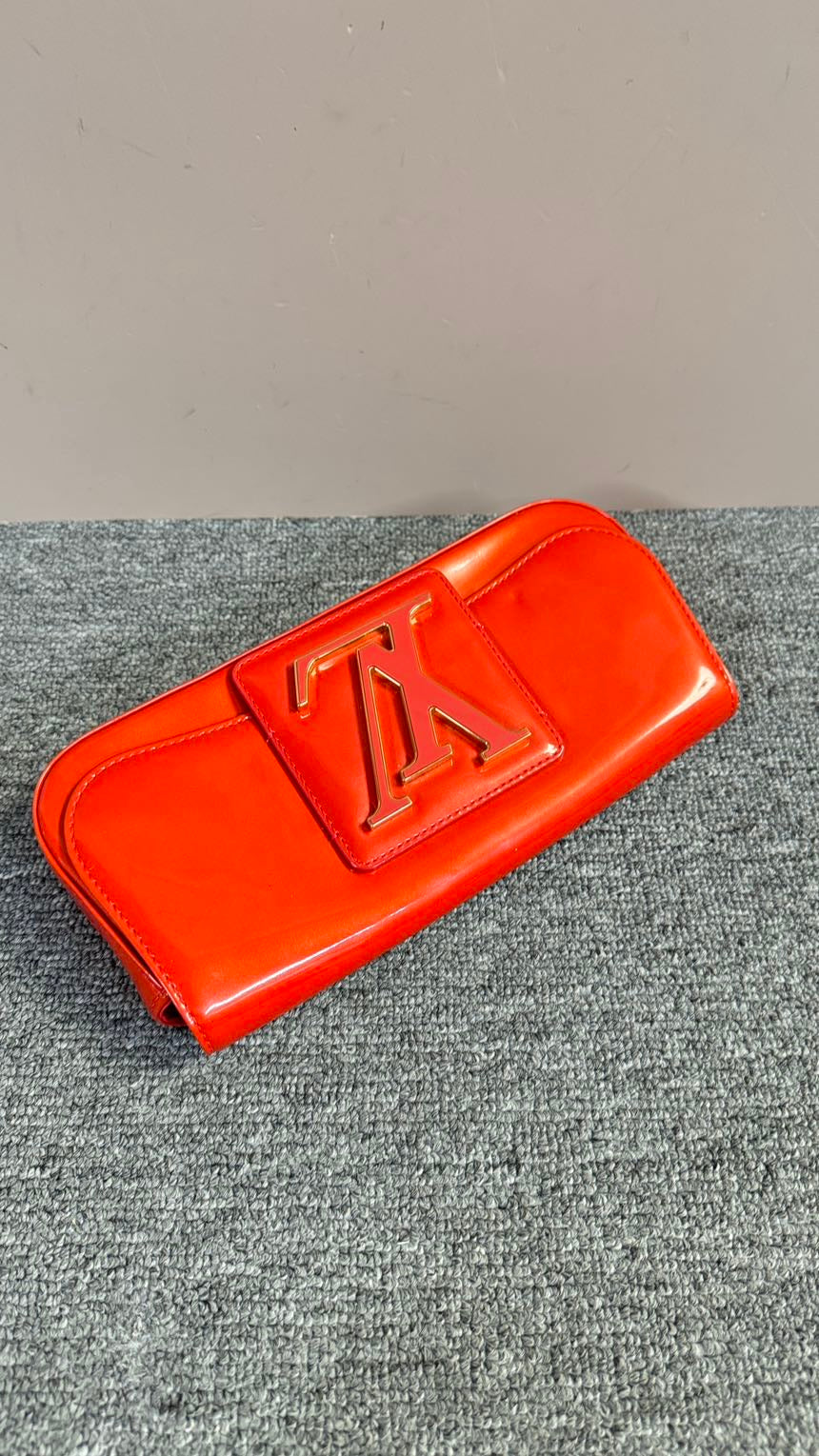 Preloved Louis Vuitton clutch