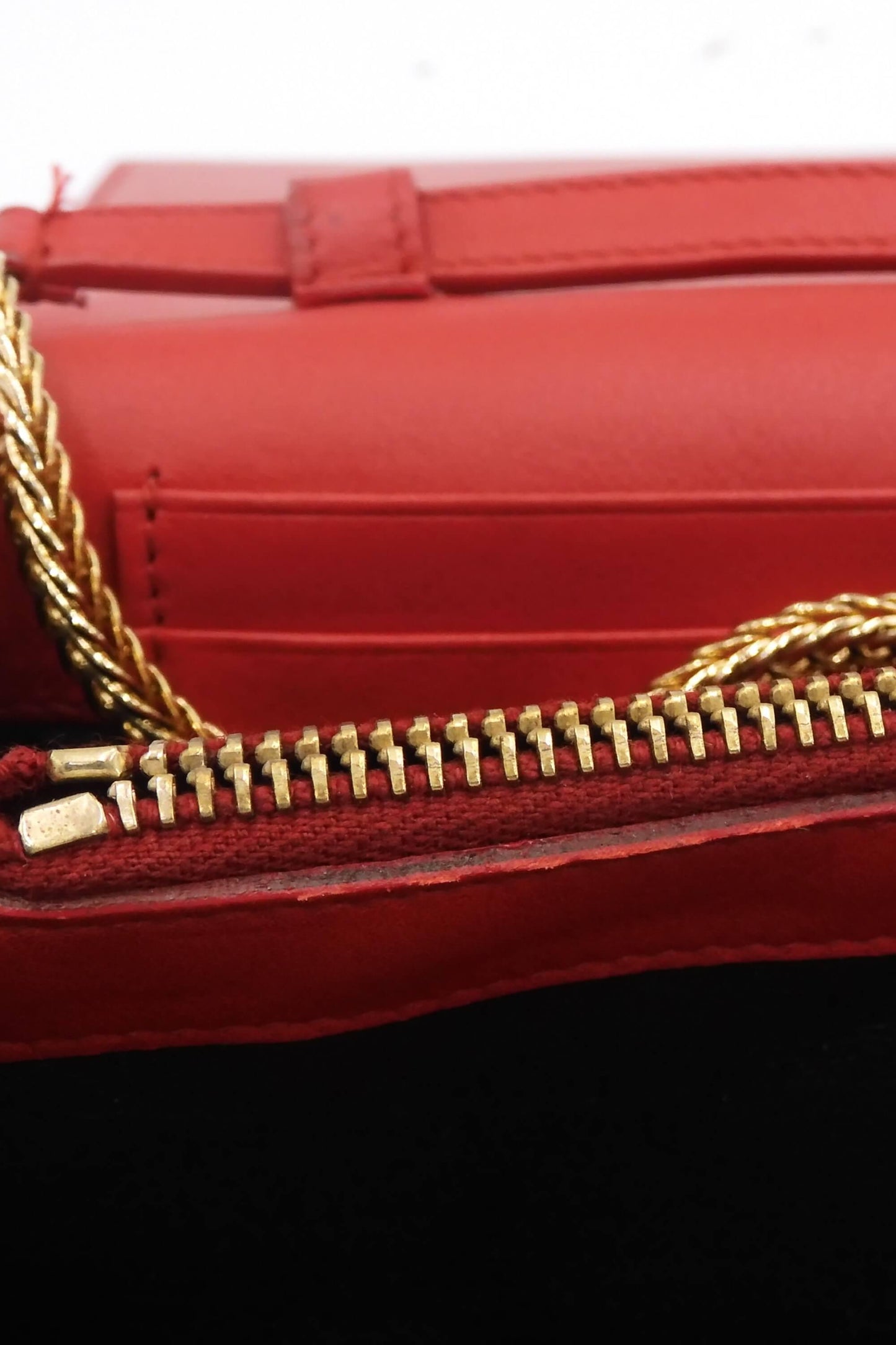 Classic Y Ligne Wallet on Chain Red