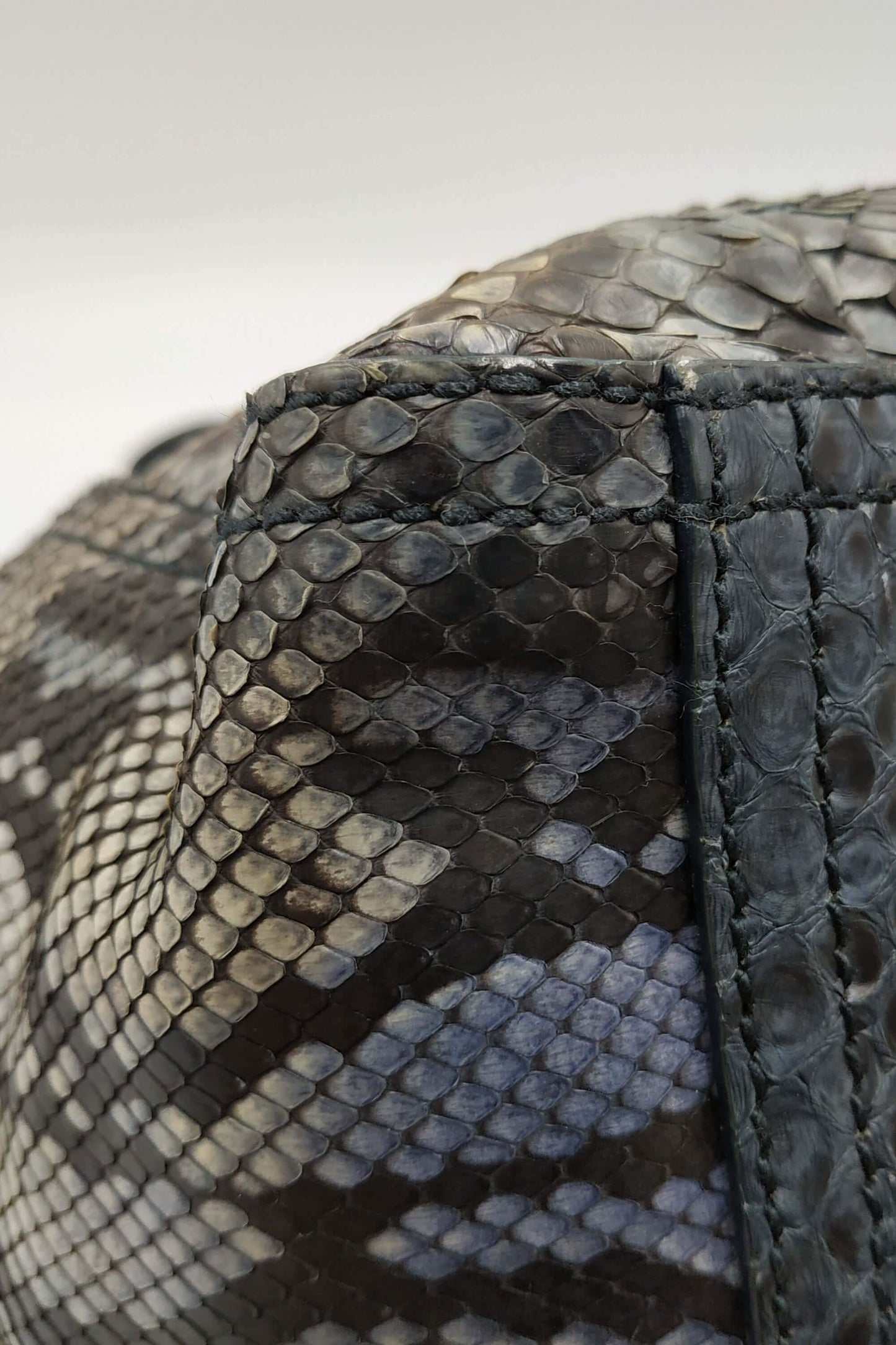 Python Downtown Tote Grey Blue