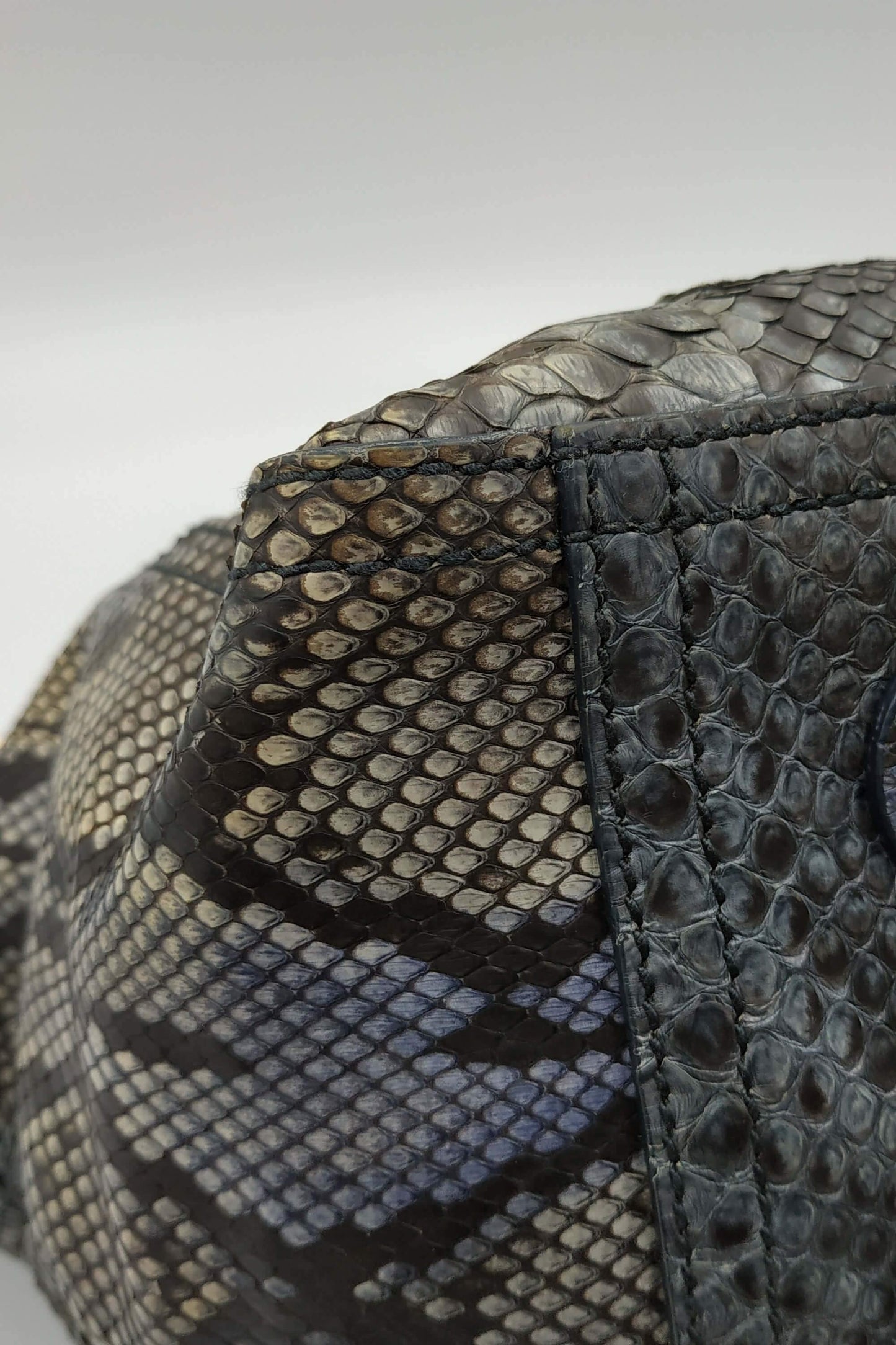 Python Downtown Tote Grey Blue