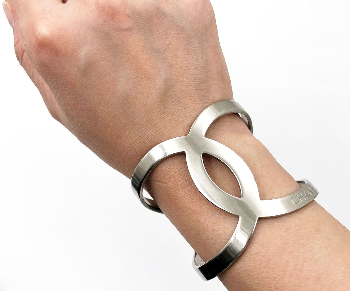 CHANEL Silver CC Curve Large Cuff