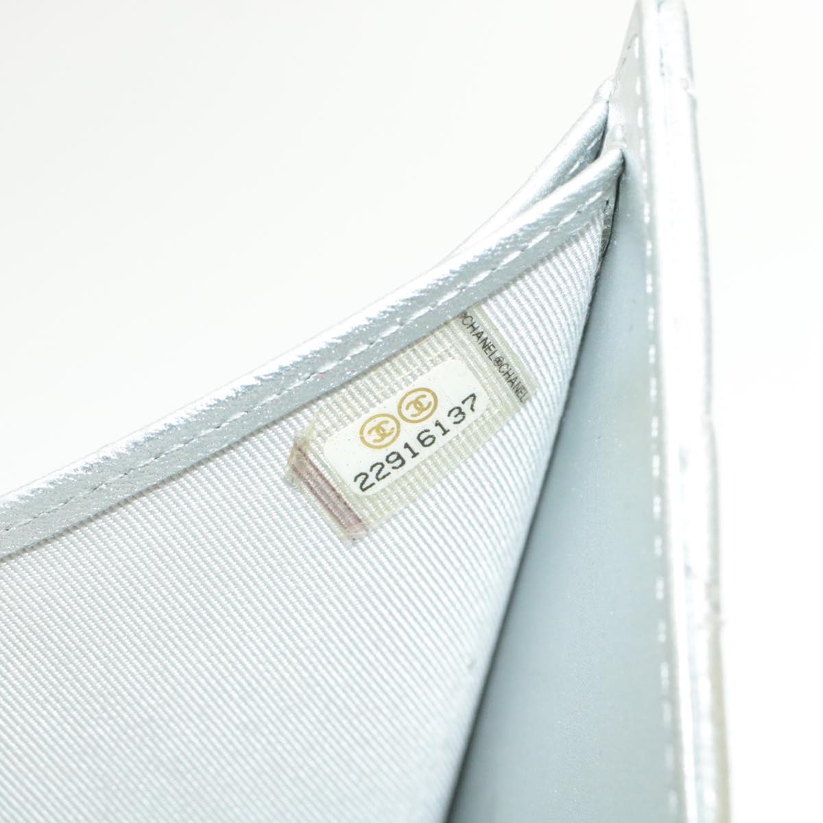 Top Quality Chanel Matelasse Bifold Wallet Silver CC Auth cr620