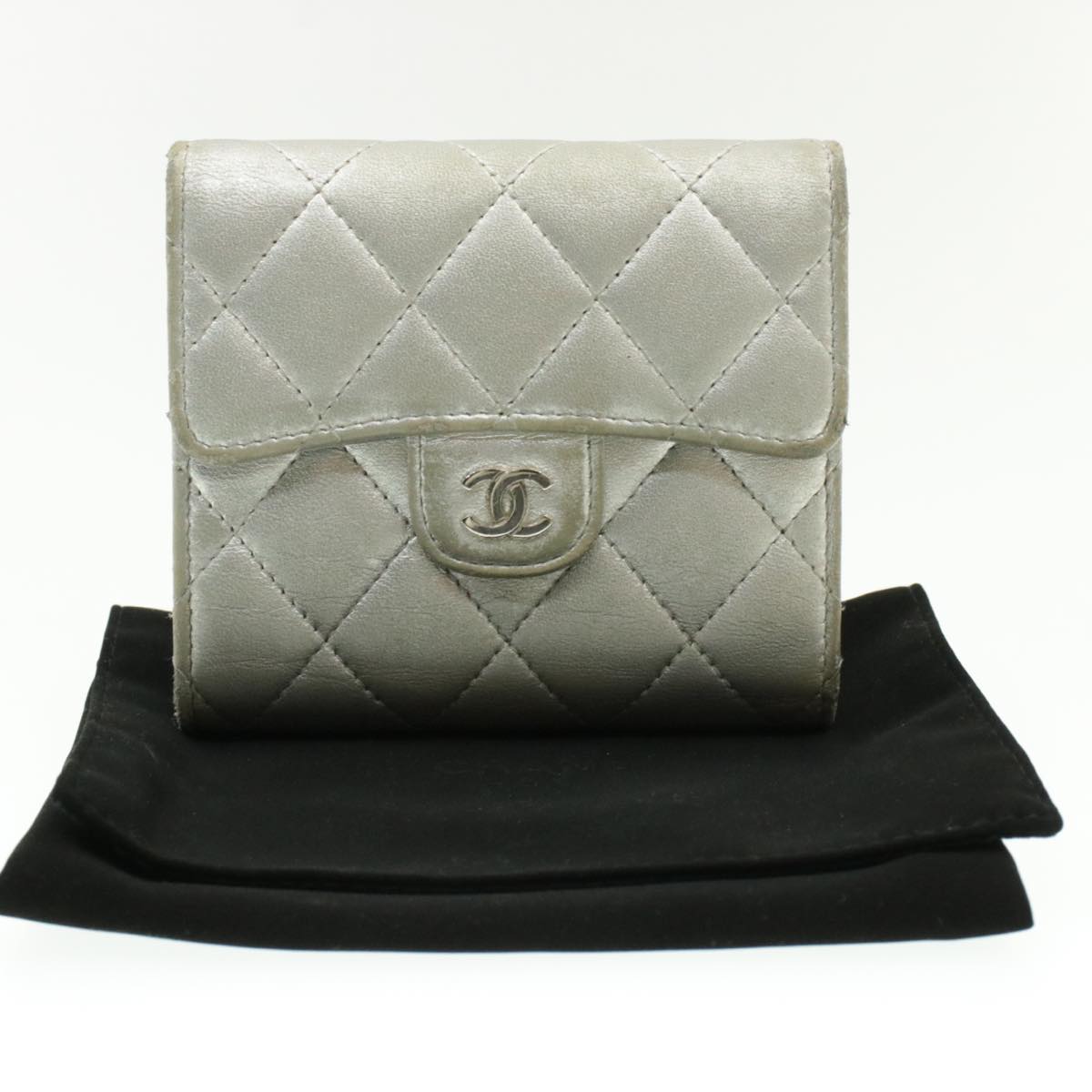 Top Quality Chanel Matelasse Bifold Wallet Silver CC Auth cr620