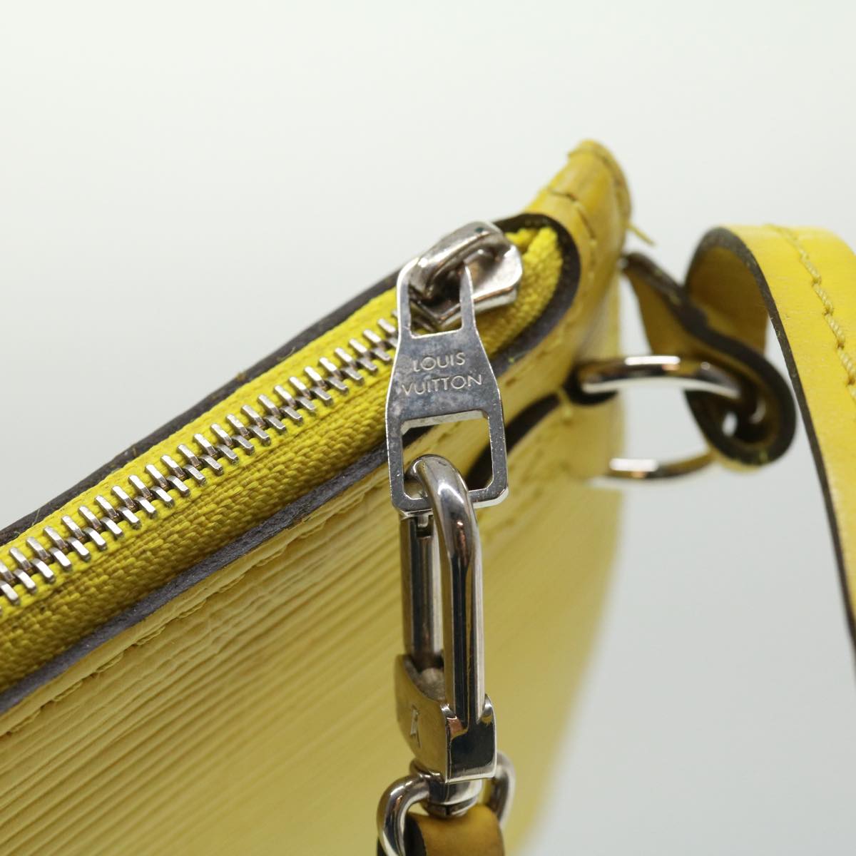 LOUIS VUITTON Neverfull MM Pouch Pistash yellow LV Auth tp502