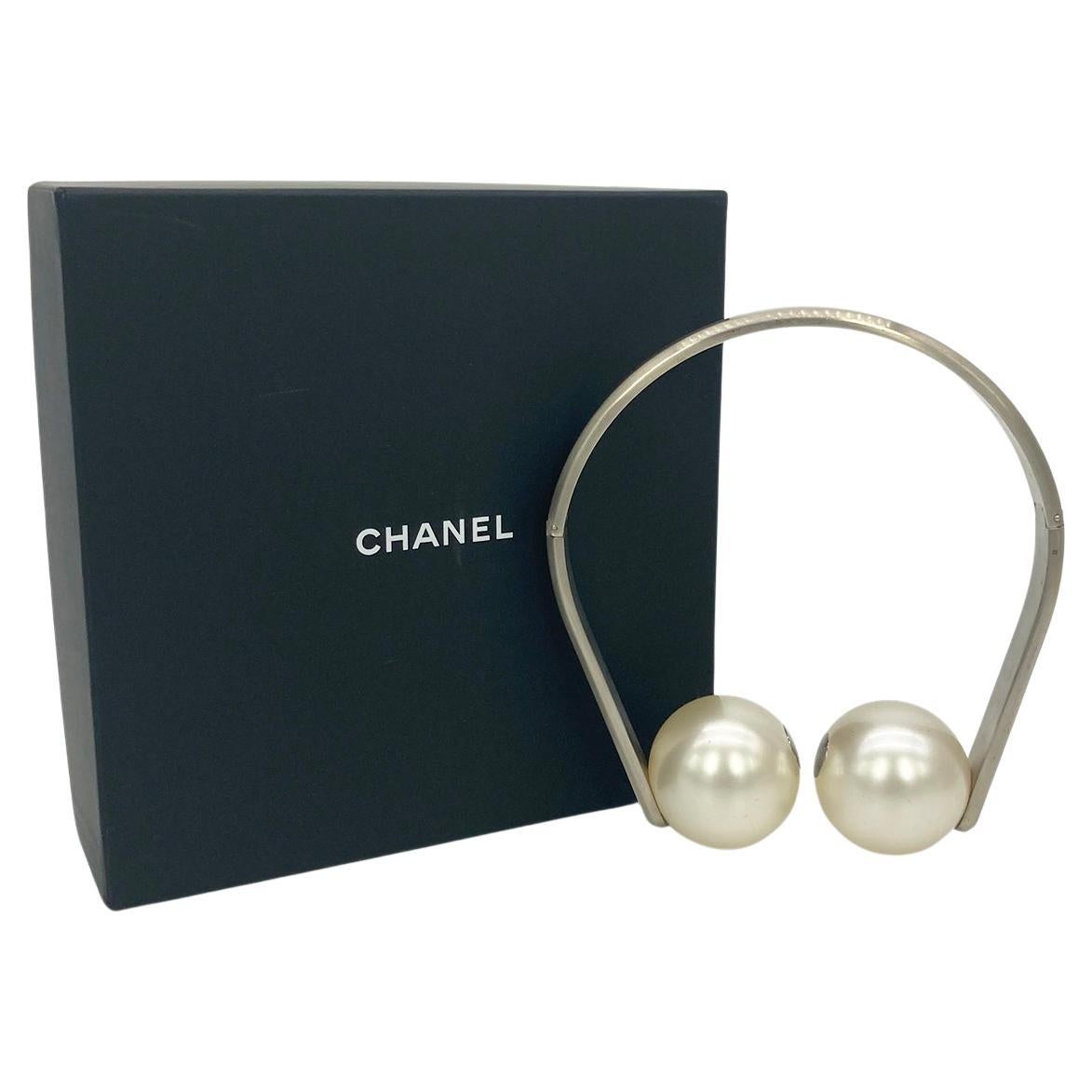 CHANEL RARE Pearl Ball Choker with Box